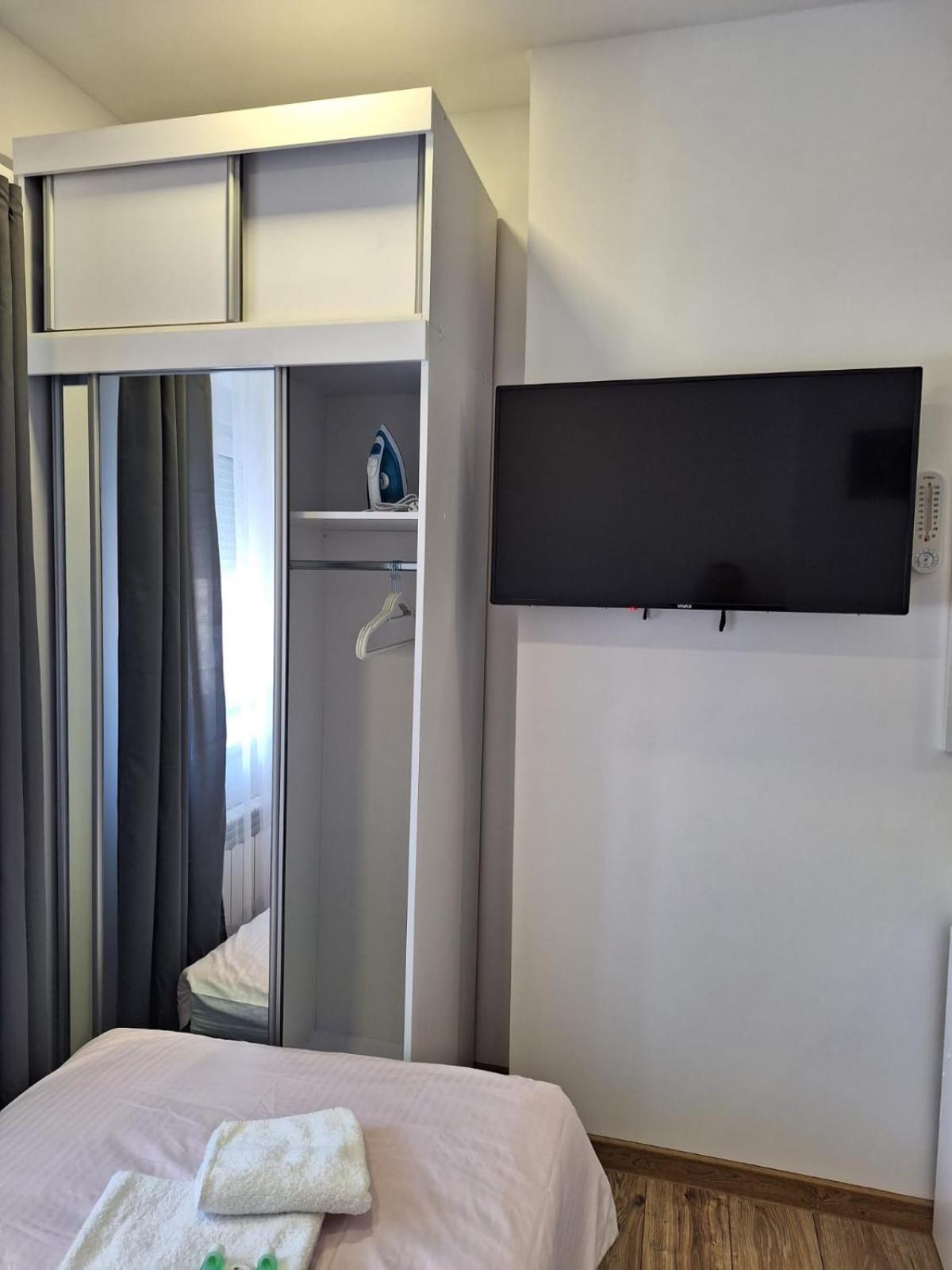 Comfort Stay, Ev, Parking Болеславец Экстерьер фото