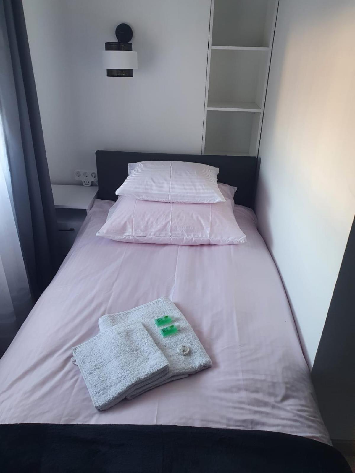 Comfort Stay, Ev, Parking Болеславец Экстерьер фото