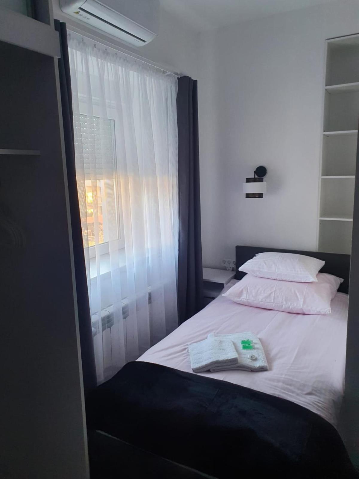 Comfort Stay, Ev, Parking Болеславец Экстерьер фото