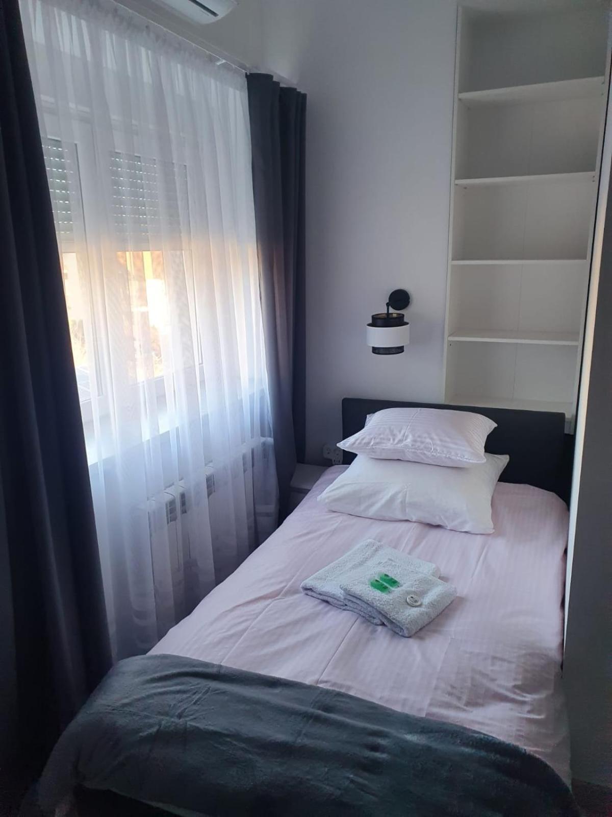 Comfort Stay, Ev, Parking Болеславец Экстерьер фото
