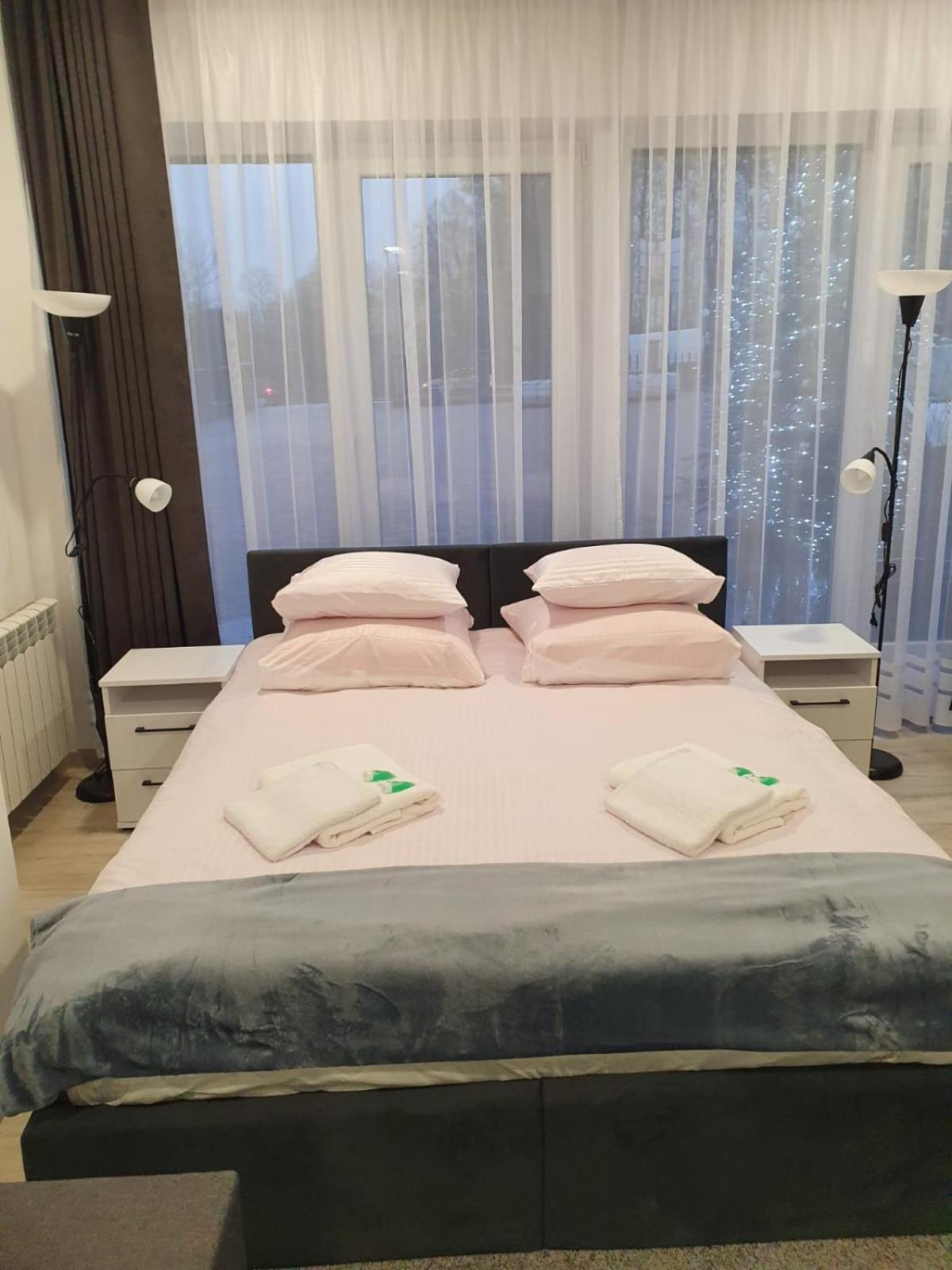 Comfort Stay, Ev, Parking Болеславец Экстерьер фото