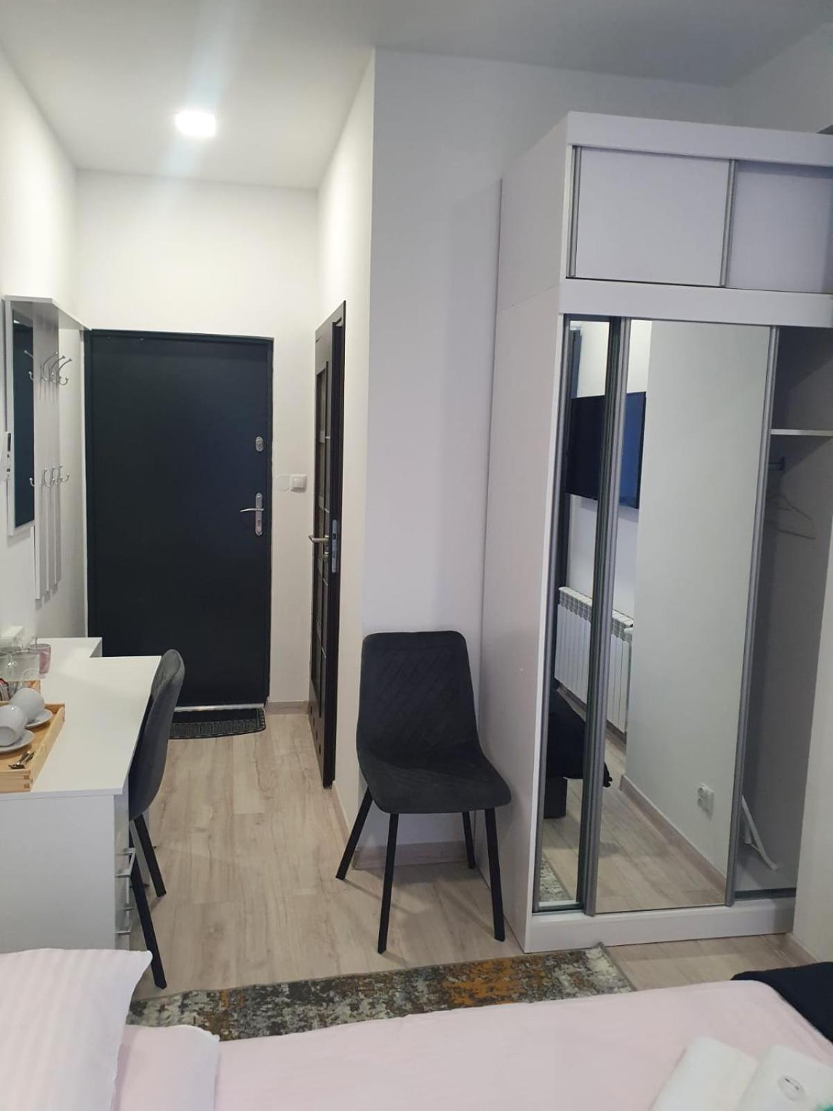 Comfort Stay, Ev, Parking Болеславец Экстерьер фото