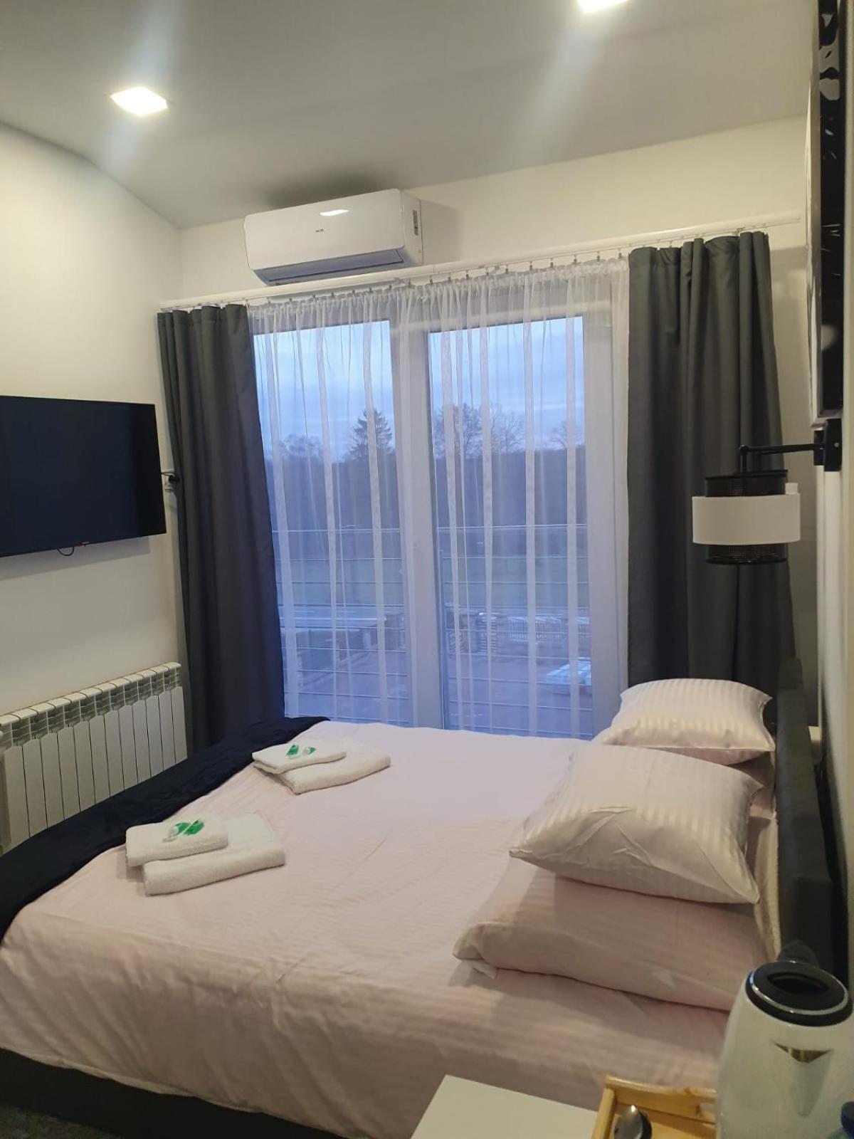 Comfort Stay, Ev, Parking Болеславец Экстерьер фото